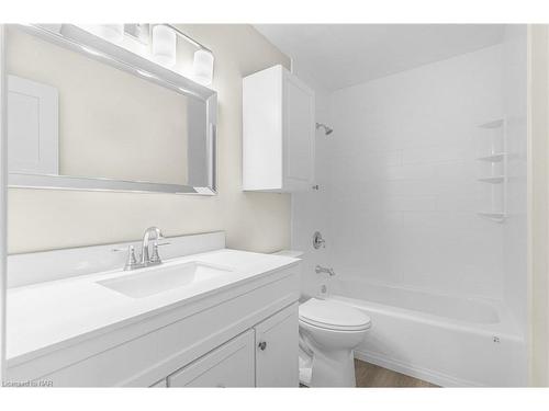 30-286 Cushman Road, St. Catharines, ON - Indoor Photo Showing Bathroom