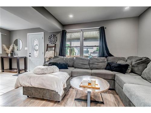 244 Fares Street, Port Colborne, ON - Indoor Photo Showing Living Room