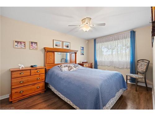 1 Joanna Drive, St. Catharines, ON - Indoor Photo Showing Bedroom