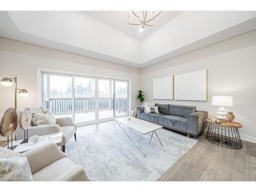 503 Royal Ridge Drive, Fort Erie, ON - Indoor Photo Showing Living Room