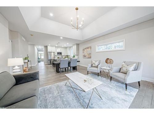 503 Royal Ridge Drive, Fort Erie, ON - Indoor Photo Showing Living Room