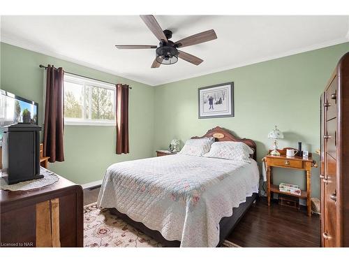 11 Queenston Boulevard, Fort Erie, ON - Indoor Photo Showing Bedroom