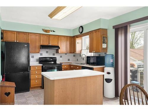 11 Queenston Boulevard, Fort Erie, ON - Indoor Photo Showing Kitchen