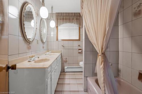 5542 Emery Street, Niagara Falls, ON - Indoor Photo Showing Bathroom