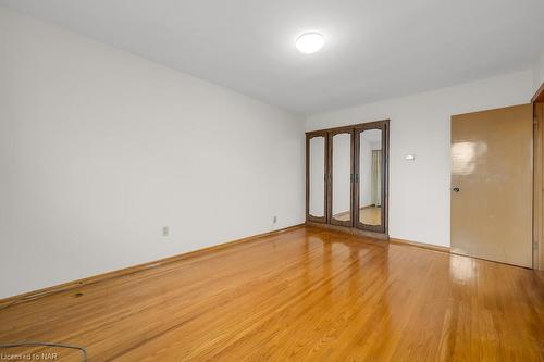 5542 Emery Street, Niagara Falls, ON - Indoor Photo Showing Other Room