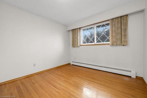 5542 Emery Street, Niagara Falls, ON - Indoor Photo Showing Other Room