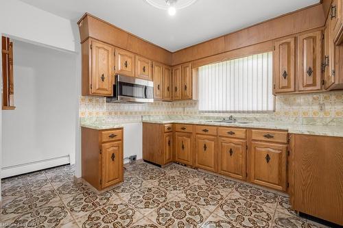 5542 Emery Street, Niagara Falls, ON - Indoor Photo Showing Kitchen