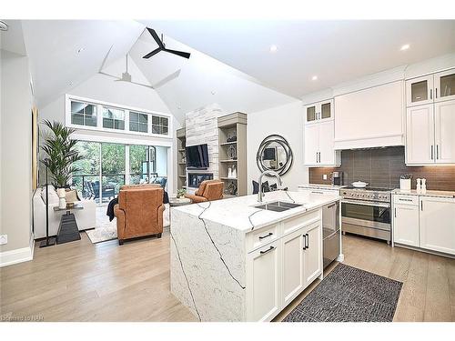 18-190 Canboro Road, Fonthill, ON - Indoor Photo Showing Kitchen With Double Sink