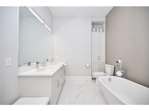 18-190 Canboro Road, Fonthill, ON - Indoor Photo Showing Bathroom