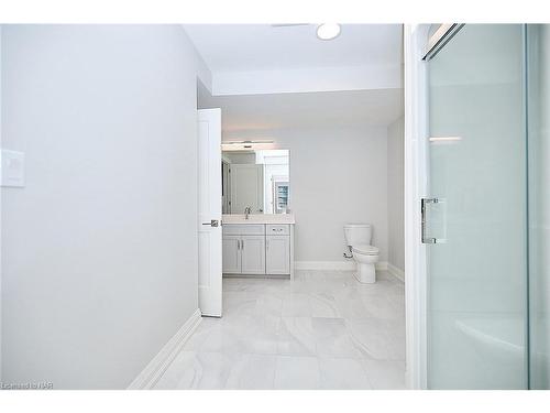 18-190 Canboro Road, Fonthill, ON - Indoor Photo Showing Bathroom