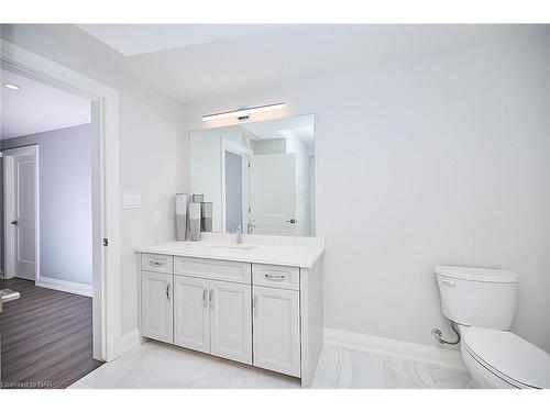 18-190 Canboro Road, Fonthill, ON - Indoor Photo Showing Bathroom