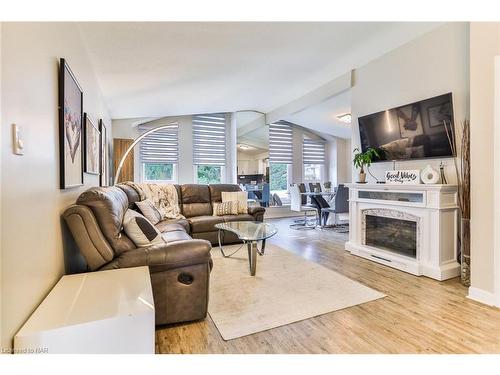 2793 Mercury Avenue, Niagara Falls, ON - Indoor Photo Showing Living Room With Fireplace