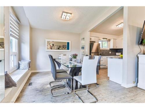 2793 Mercury Avenue, Niagara Falls, ON - Indoor Photo Showing Dining Room