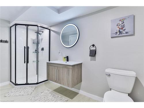 2793 Mercury Avenue, Niagara Falls, ON - Indoor Photo Showing Bathroom