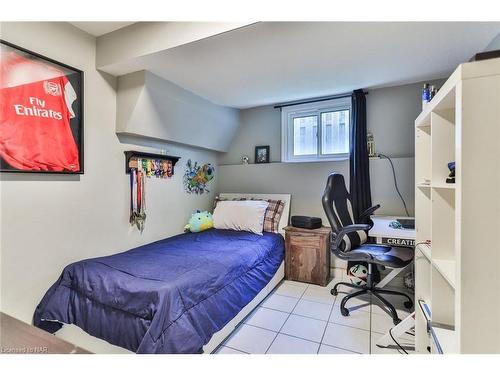 2793 Mercury Avenue, Niagara Falls, ON - Indoor Photo Showing Bedroom