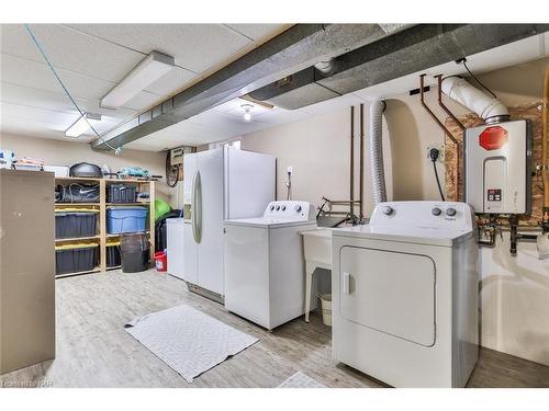 2793 Mercury Avenue, Niagara Falls, ON - Indoor Photo Showing Laundry Room