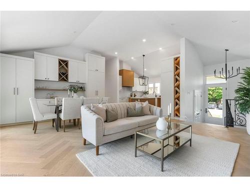 489 Regent Street, Niagara-On-The-Lake, ON - Indoor Photo Showing Living Room