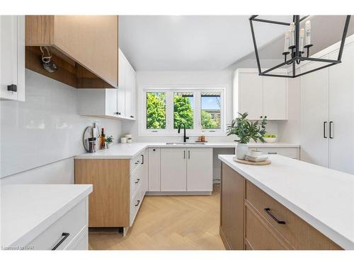 489 Regent Street, Niagara-On-The-Lake, ON - Indoor Photo Showing Kitchen