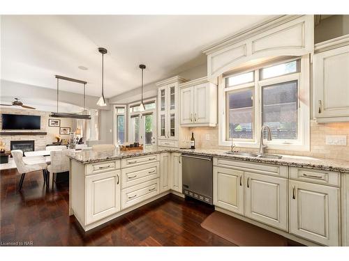 22 Red Haven Drive, Niagara-On-The-Lake, ON - Indoor Photo Showing Kitchen With Upgraded Kitchen