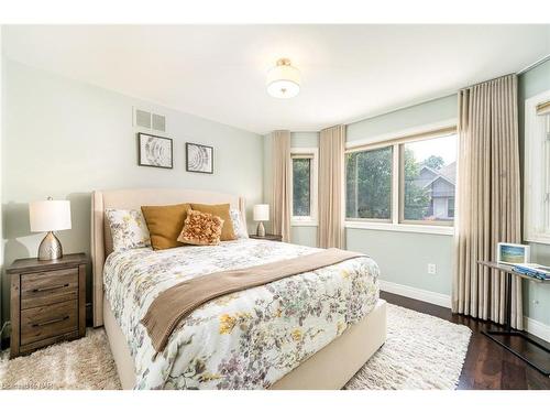 22 Red Haven Drive, Niagara-On-The-Lake, ON - Indoor Photo Showing Bedroom