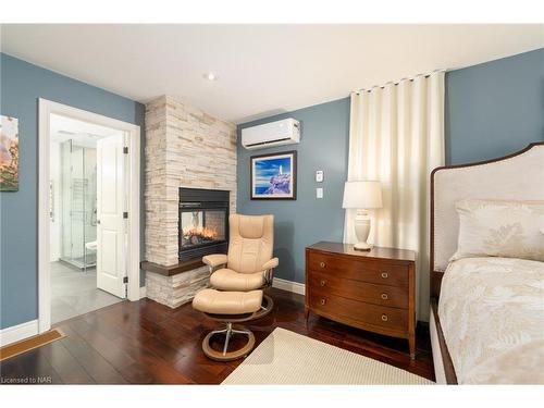 22 Red Haven Drive, Niagara-On-The-Lake, ON - Indoor Photo Showing Bedroom