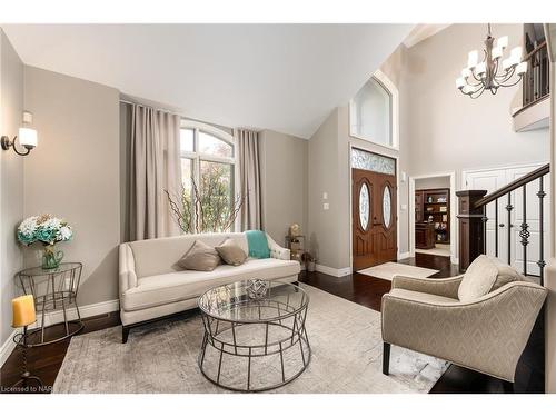 22 Red Haven Drive, Niagara-On-The-Lake, ON - Indoor Photo Showing Living Room