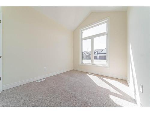 502 Royal Ridge Drive, Fort Erie, ON - Indoor Photo Showing Other Room