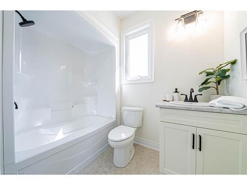 502 Royal Ridge Drive, Fort Erie, ON - Indoor Photo Showing Bathroom