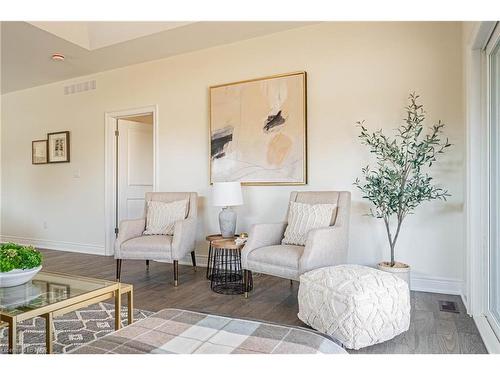 502 Royal Ridge Drive, Fort Erie, ON - Indoor Photo Showing Living Room