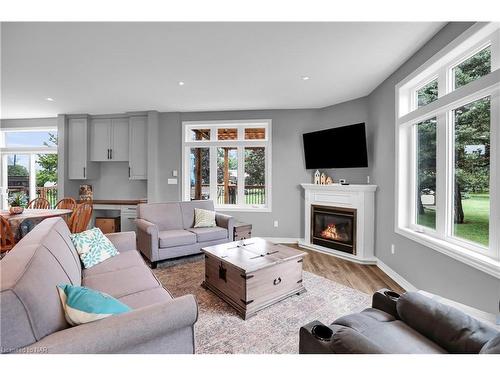 3869 19Th Street, Jordan, ON - Indoor Photo Showing Living Room With Fireplace