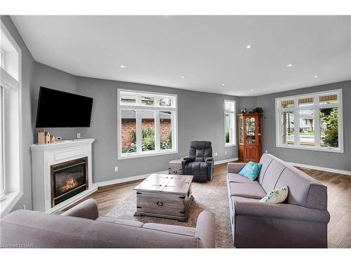 3869 19Th Street, Jordan, ON - Indoor Photo Showing Living Room With Fireplace