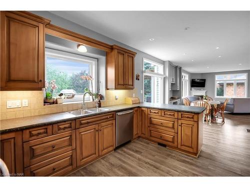 3869 19Th Street, Jordan, ON - Indoor Photo Showing Kitchen With Double Sink