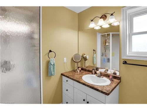 3869 19Th Street, Jordan, ON - Indoor Photo Showing Bathroom