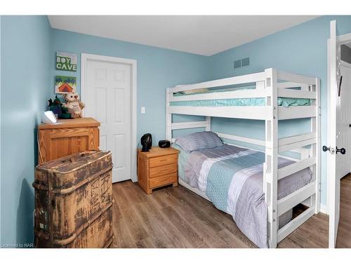 3869 19Th Street, Jordan, ON - Indoor Photo Showing Bedroom