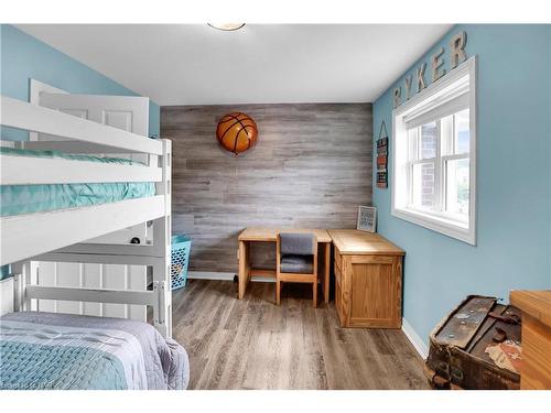 3869 19Th Street, Jordan, ON - Indoor Photo Showing Bedroom