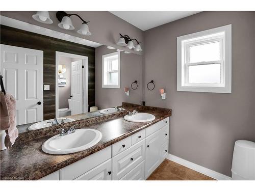 3869 19Th Street, Jordan, ON - Indoor Photo Showing Bathroom