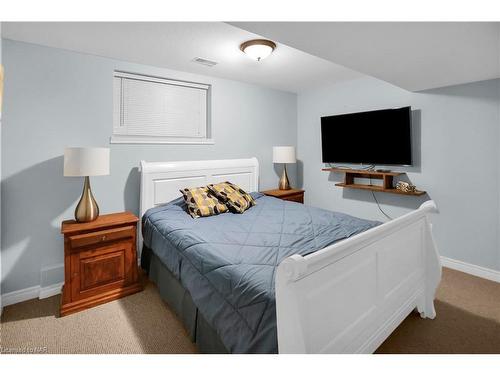 3869 19Th Street, Jordan, ON - Indoor Photo Showing Bedroom