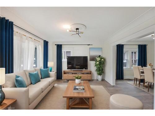 20 Randolph Street, Welland, ON - Indoor Photo Showing Living Room