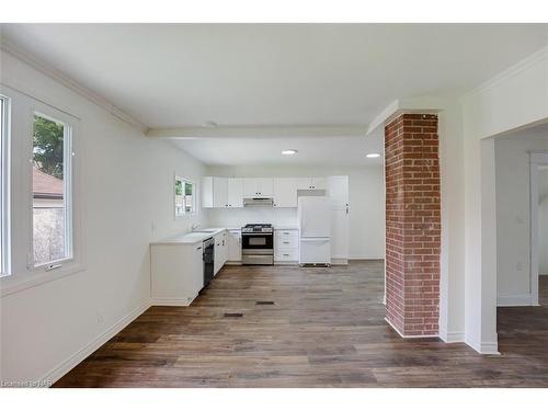 20 Randolph Street, Welland, ON - Indoor Photo Showing Kitchen