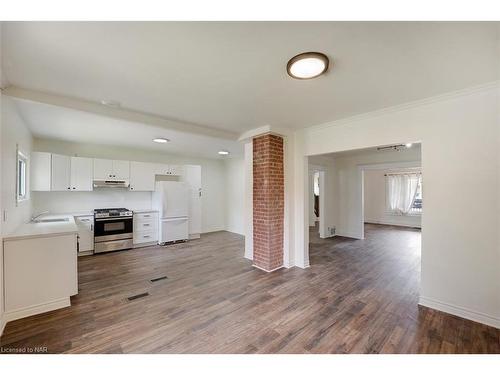 20 Randolph Street, Welland, ON - Indoor Photo Showing Kitchen