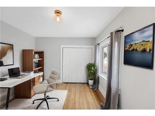 20 Randolph Street, Welland, ON - Indoor Photo Showing Office