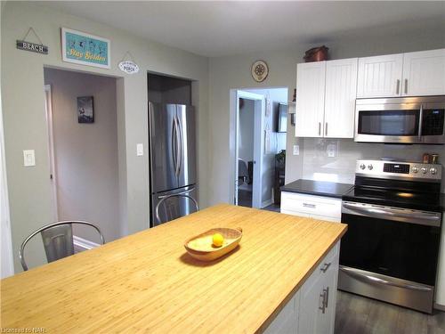 6449 Murray Street, Niagara Falls, ON - Indoor Photo Showing Kitchen