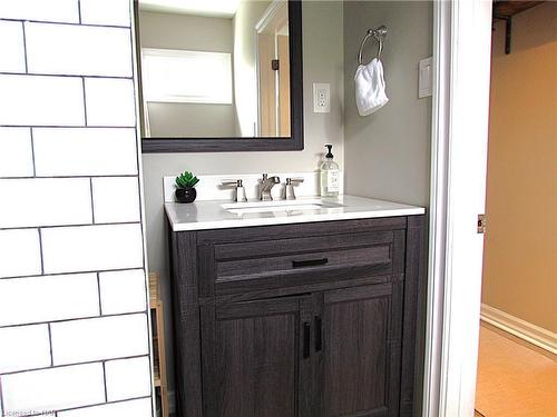 6449 Murray Street, Niagara Falls, ON - Indoor Photo Showing Bathroom