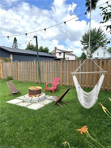 6449 Murray Street, Niagara Falls, ON - Outdoor With Backyard