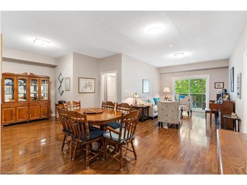 328-8111 Forest Glen Drive, Niagara Falls, ON - Indoor Photo Showing Dining Room