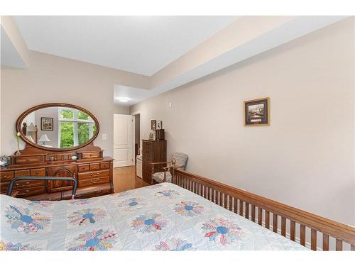 328-8111 Forest Glen Drive, Niagara Falls, ON - Indoor Photo Showing Bedroom