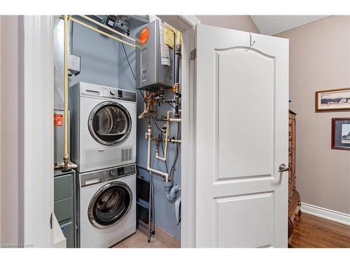 328-8111 Forest Glen Drive, Niagara Falls, ON - Indoor Photo Showing Laundry Room