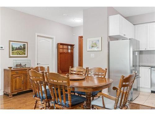 328-8111 Forest Glen Drive, Niagara Falls, ON - Indoor Photo Showing Dining Room