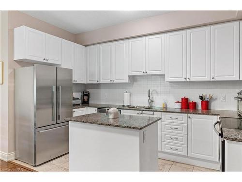 328-8111 Forest Glen Drive, Niagara Falls, ON - Indoor Photo Showing Kitchen With Upgraded Kitchen