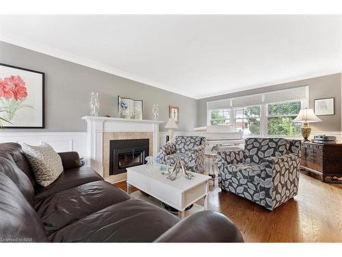 19 Queen Mary Drive, St. Catharines, ON - Indoor Photo Showing Living Room With Fireplace